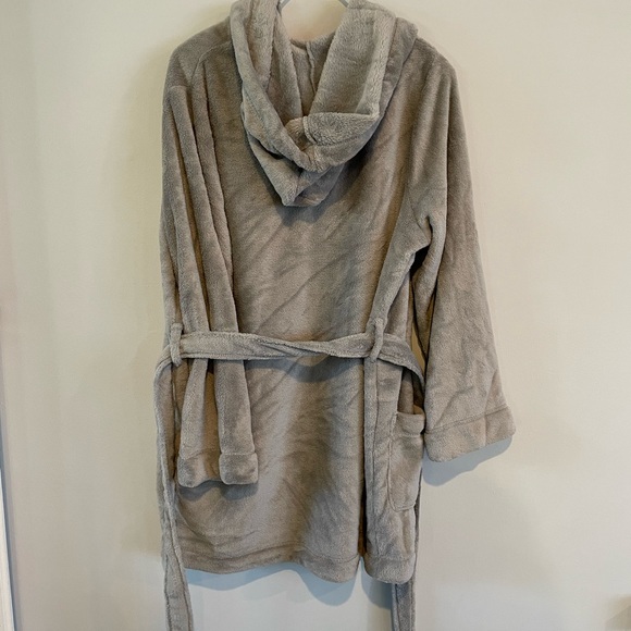 🌸 NWOT Fuzzy Robe - Picture 4 of 7